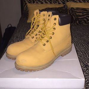 I am selling men’s work boots